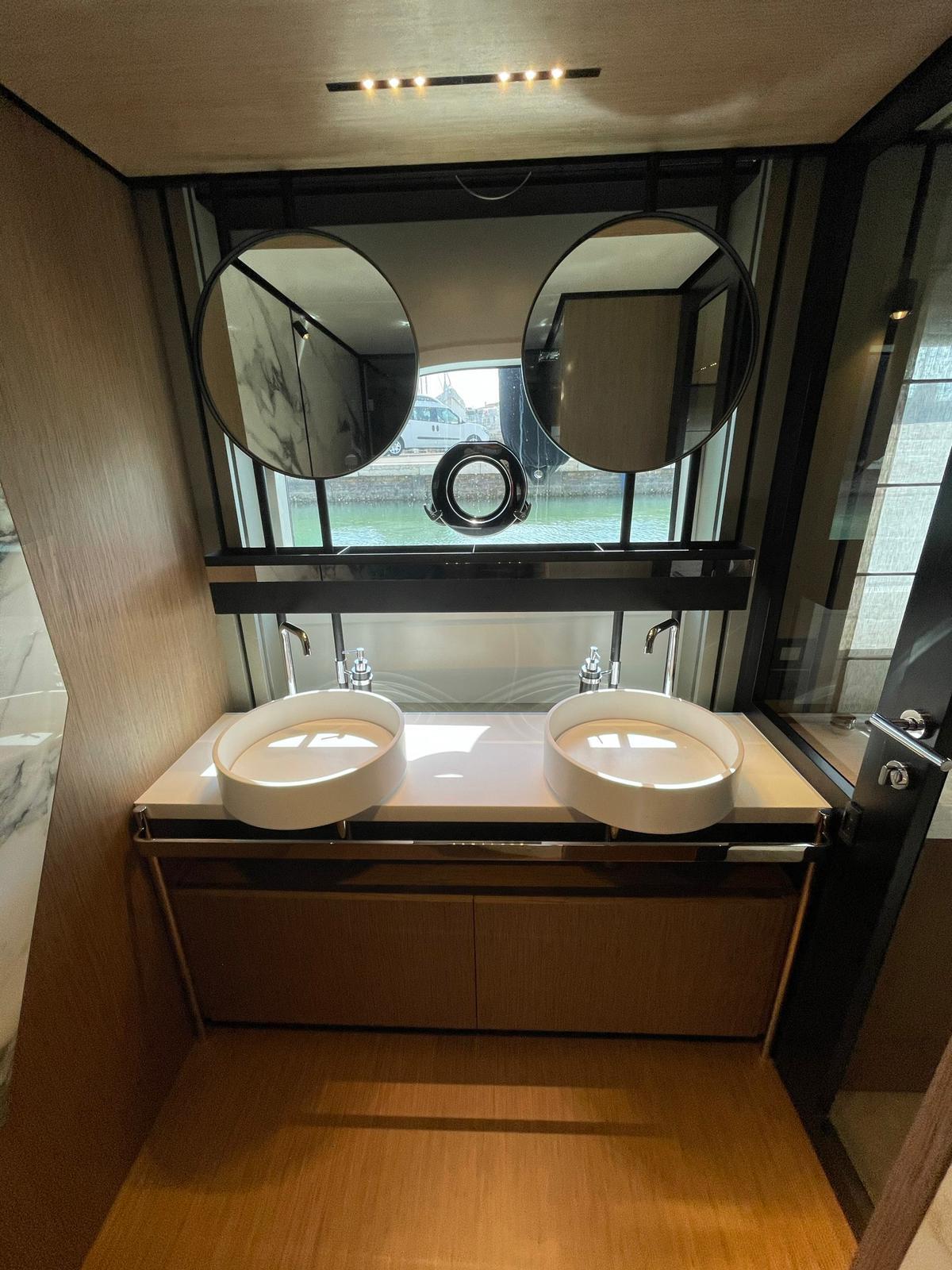 2021 FERRETTI YACHTS 720 